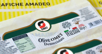 Etichette con rimozione in linea di una sagoma interna