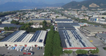 De Luca invests in bags and continues to grow