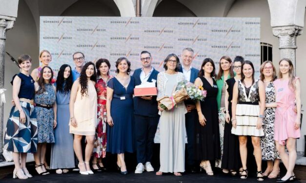 Un saluto e un ringraziamento: Stefania Calcaterra passa la direzione di NürnbergMesse Italia a Danny D’Alessandro