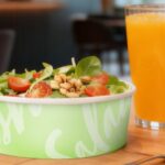 Metsä Board pubblica un case study sulla carbon footprint dei vassoi per alimenti da asporto